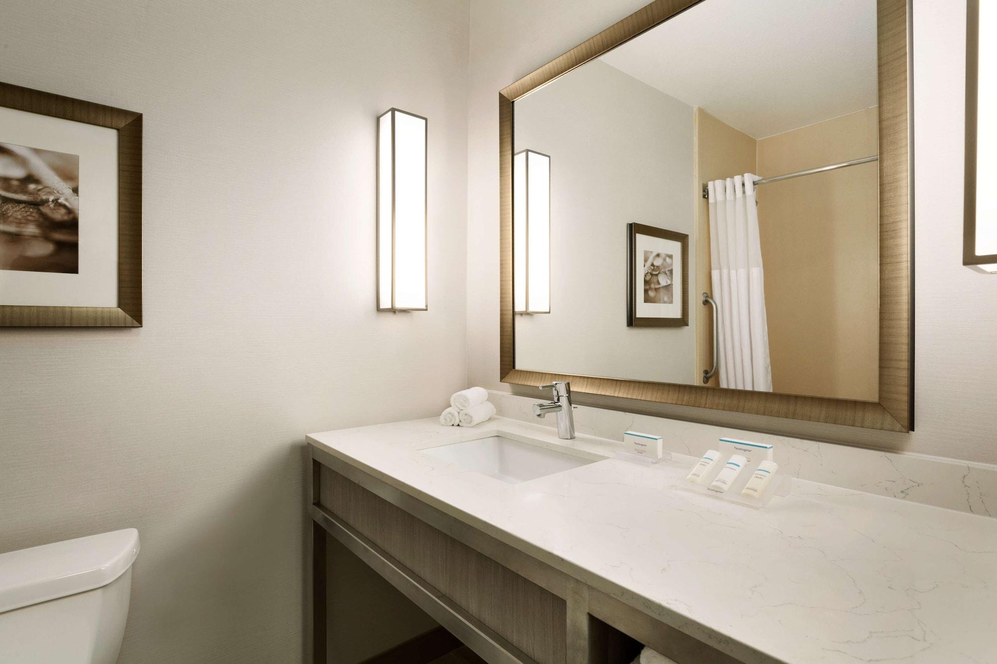Hilton Garden Inn Roseville Εξωτερικό φωτογραφία